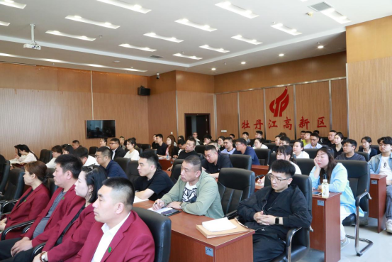 筑牢思想根基，激发奋进力量